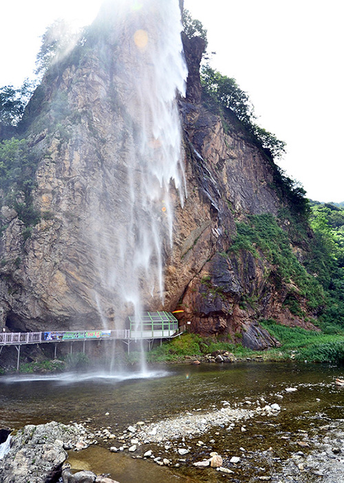 용대폭포(인공)